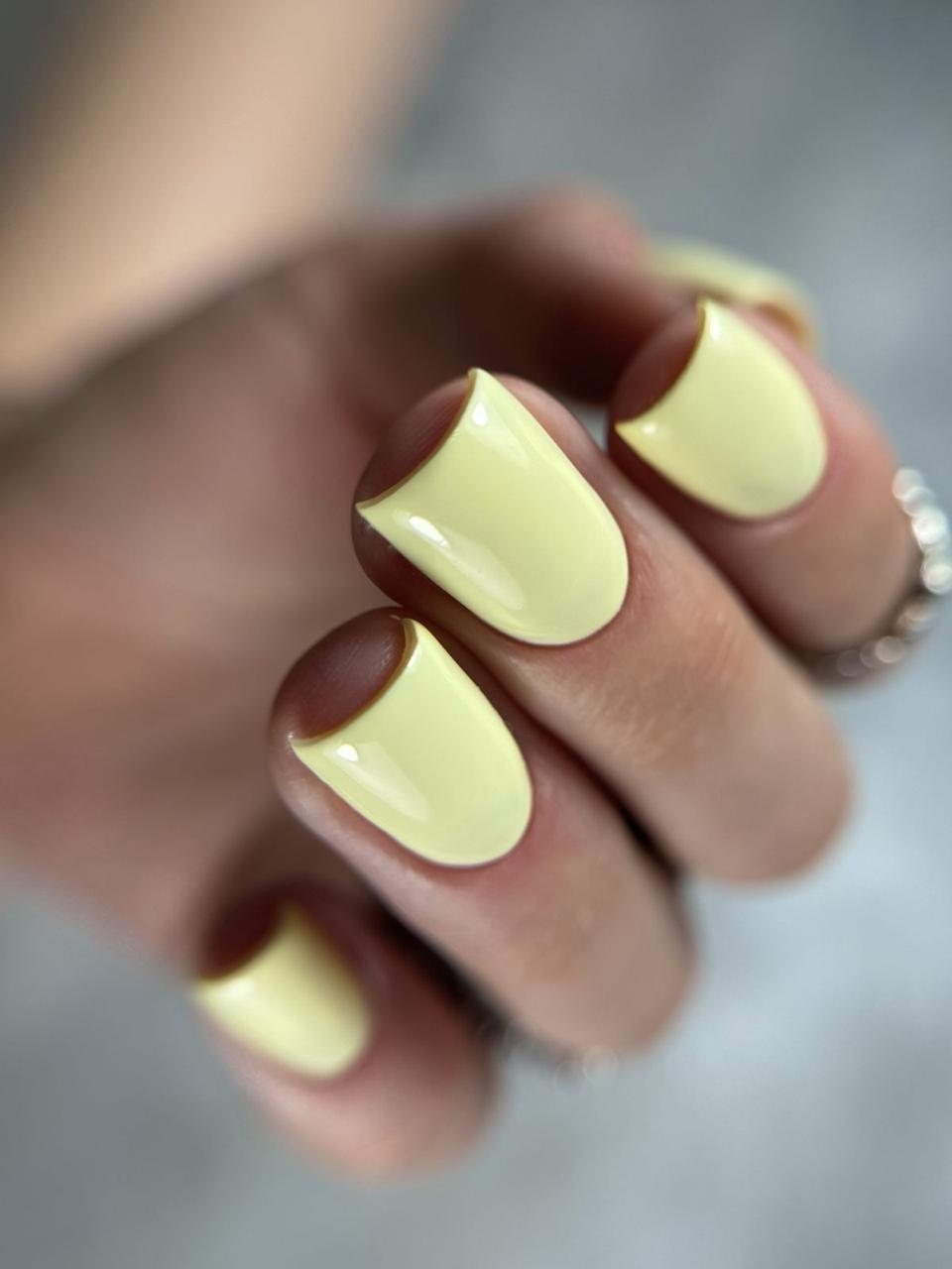 Butter yellow nails